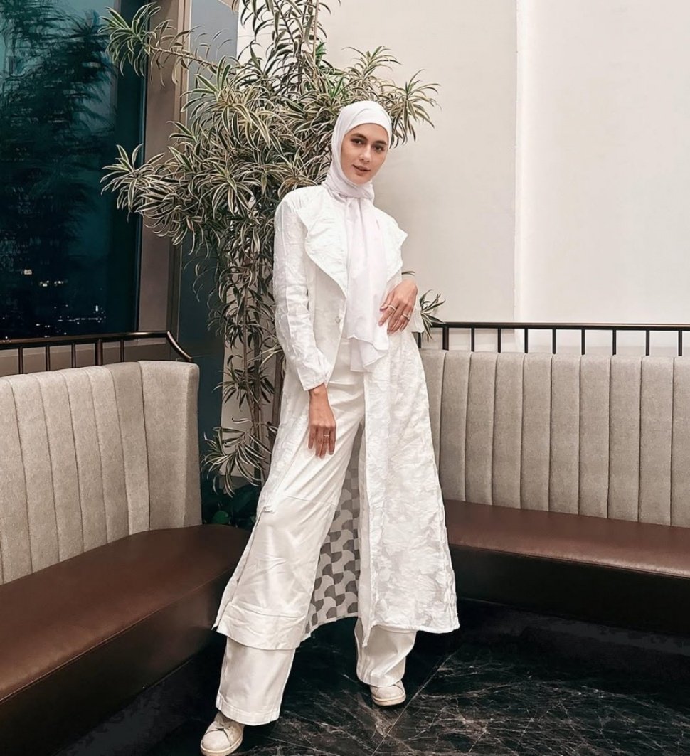 Outfit Kondangan Hijab Para Selebriti: Paula Verhoeven (Instagram)