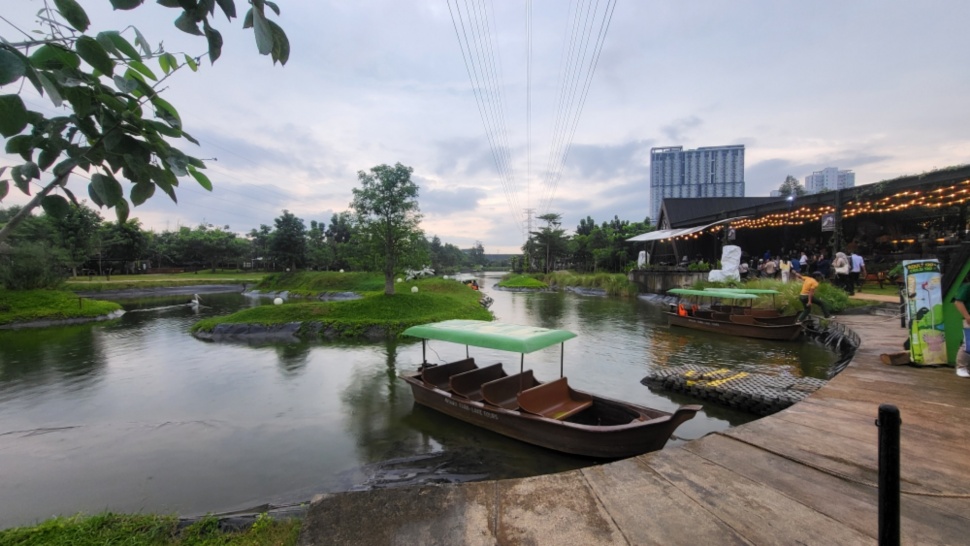 Grand Opening Aviary Park Indonesia di Bintaro, Tangerang Selatan (Suara.com/Dinda)