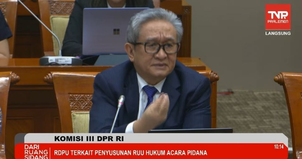 Pengacara Maqdir Ismail saat memberikan masukan RKUHAP kepada Komisi III DPR RI. (tangkapan layar/Bagaskara)