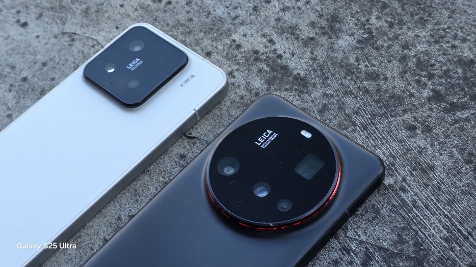 Xiaomi 15 dan Xiaomi 15 Ultra yang akan hadir ke Indonesia pada 13 Maret 2025. [Suara.com/Dicky Prastya]