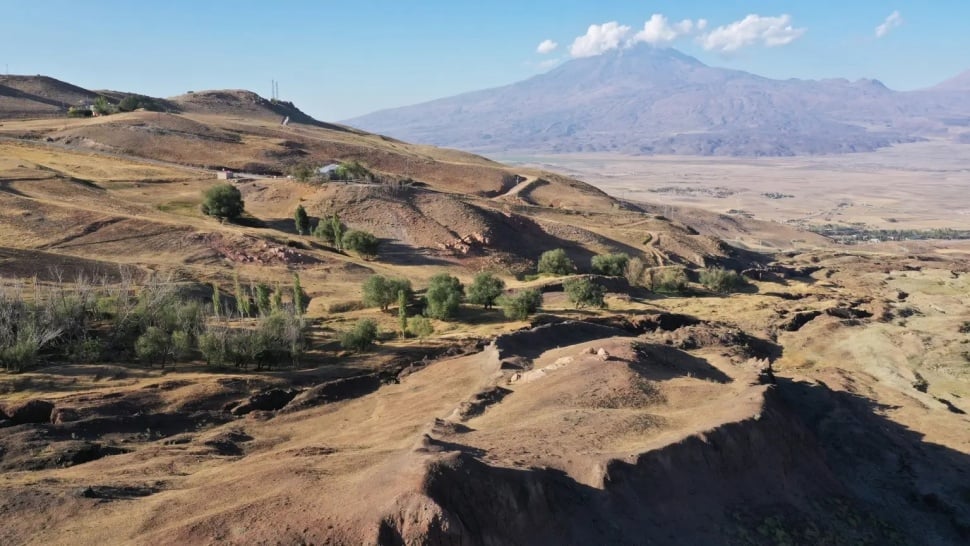 Bahtera Nuh di Gunung Ararat. (NoahsarkScans/Facebook)