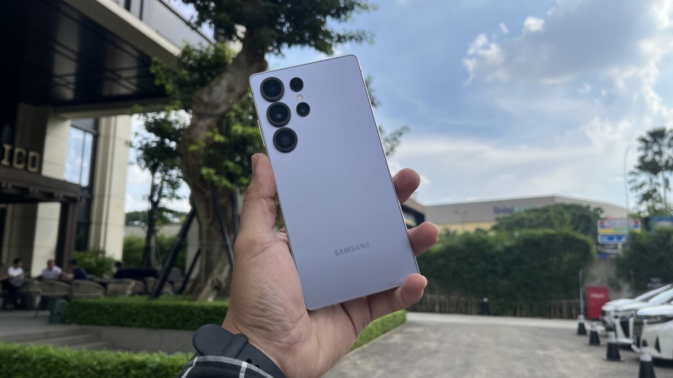 Review Samsung Galaxy S25 Ultra. [Suara.com/Dicky Prastya]