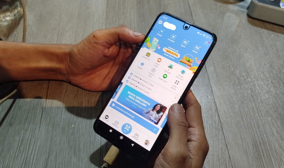 Cara Beli Token Listrik Lewat DANA. [Suhardiman / Suara.com]
