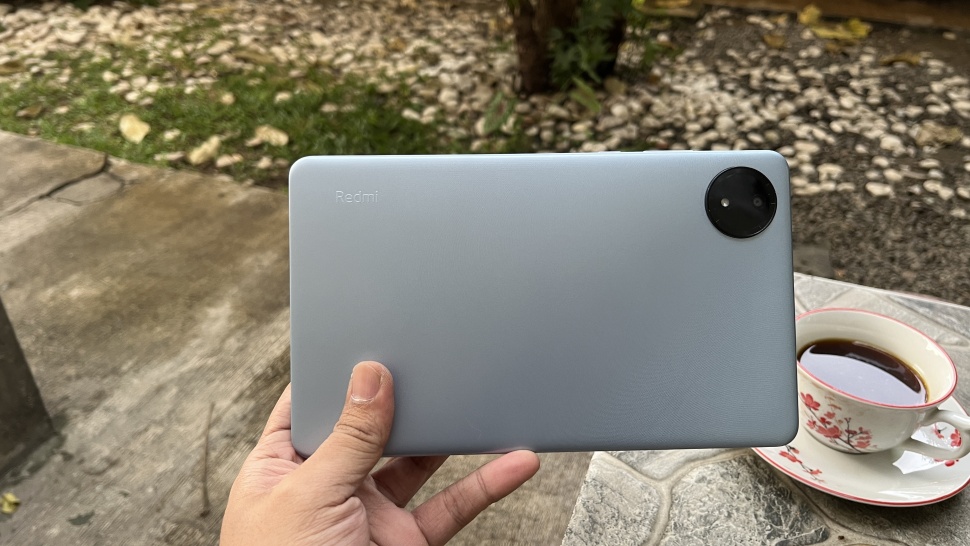 Review Redmi Pad SE 8.7, tablet murah ukuran mini terbaru dari Xiaomi. [Suara.com/Dicky Prastya]