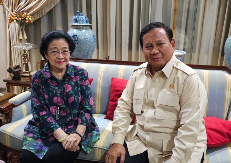 'Mesra' dengan Megawati, Mungkinkah Prabowo Lepas dari Bayang-bayang Jokowi?