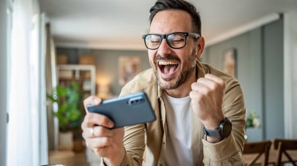 Ilustrasi dapat saldo gratis dari kumpulan link DANA Kaget ratusan ribu (Unsplash)
