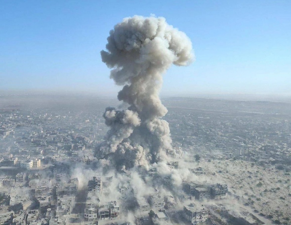 Ledakan di Gaza akibat serangan Israel. (X)