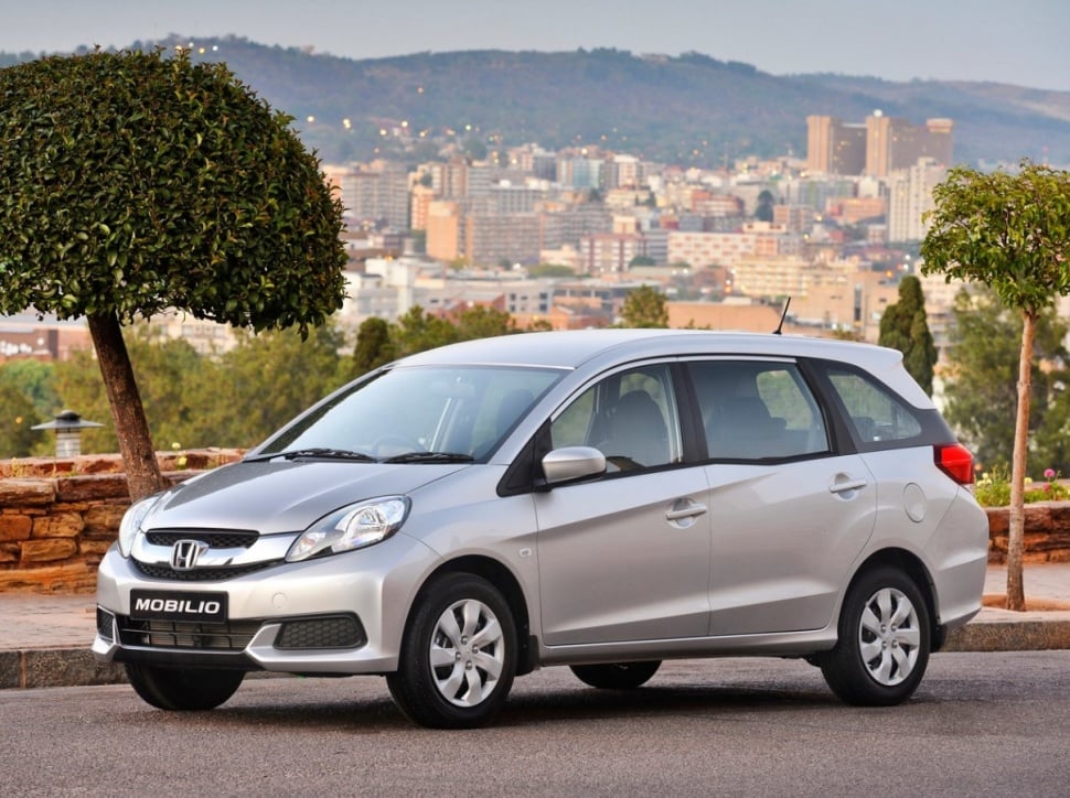 Mobil MPV Honda Mobilio. (Drive Place)