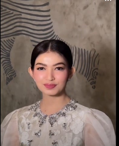 Selvi Ananda pakai behel. [Tiktok/antoniusanung]