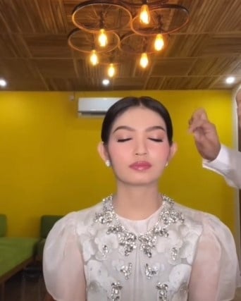 Selvi Ananda pakai behel. [Tiktok/antoniusanung]