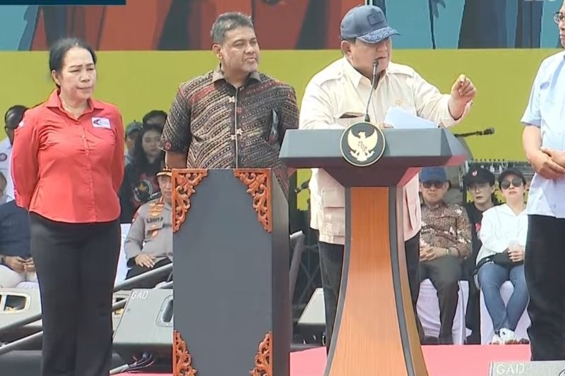 Presiden Prabowo Subianto hadir di Monas, Jakarta dalam memperingati hari buruh sedunia, Kamis (1/5/2025). [Antara]