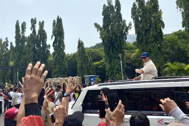 Presiden Prabowo Subianto hadir di Monas, Jakarta dalam memperingati hari buruh sedunia, Kamis (1/5/2025). [Antara]