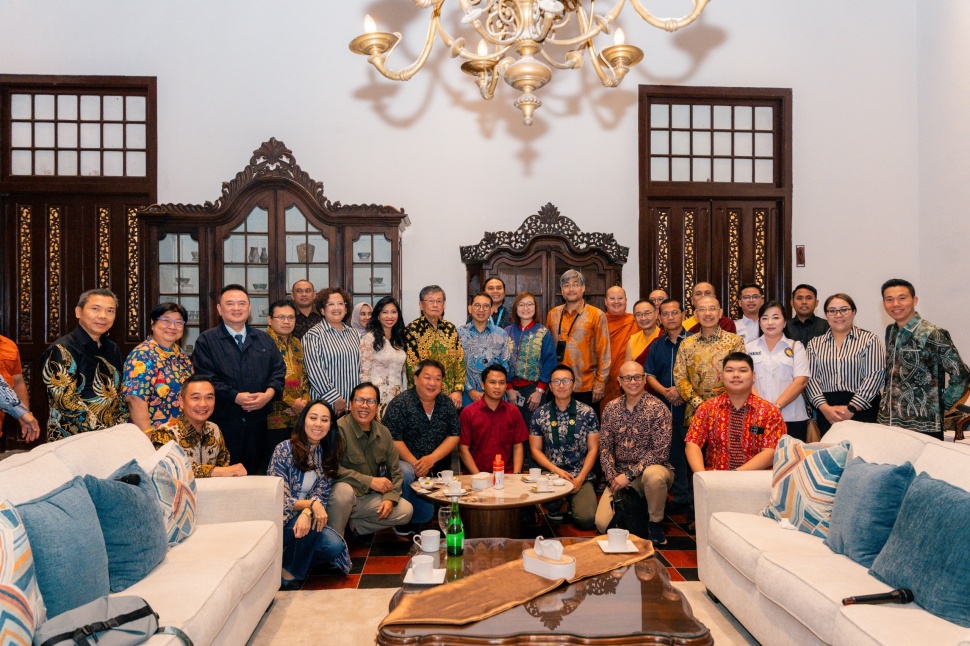 Direktur Utama InJourney, Maya Watono dalam pertemuan dengan komunitas Buddhis dalam rangka menyambut bulan suci Waisak tahun 2025 yang berlangsung pada Minggu (4/5/2025). (Dok: InJourney)