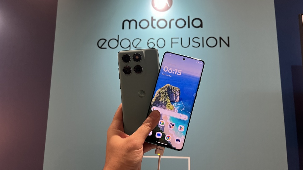 Motorola Edge 60 Fusion yang resmi dirilis ke Indonesia lewat acara peluncuran yang digelar di Wisma 46, Jakarta, Rabu (14/5/2025). [Suara.com/Dicky Prastya]