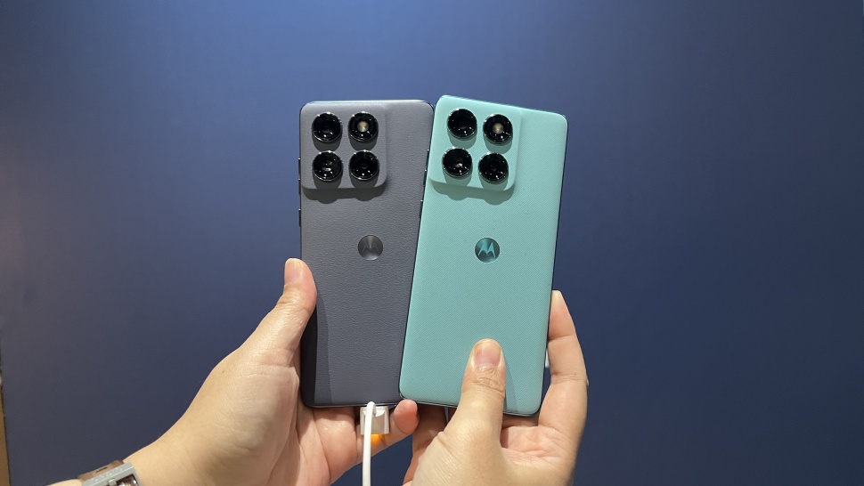 Motorola Edge 60 Fusion yang resmi dirilis ke Indonesia lewat acara peluncuran yang digelar di Wisma 46, Jakarta, Rabu (14/5/2025). [Suara.com/Dicky Prastya]