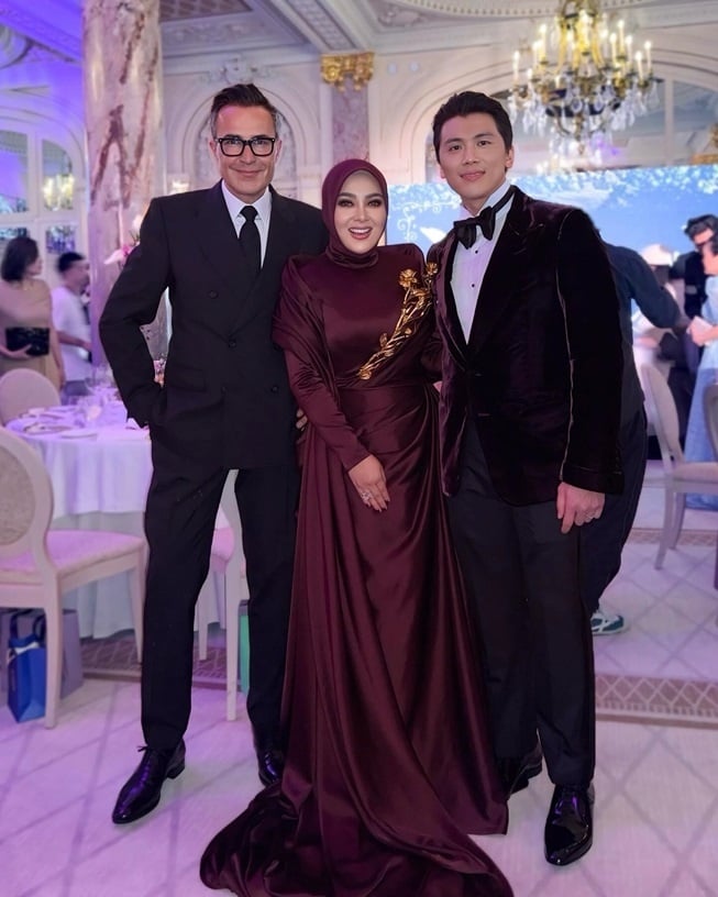 Syahrini dan Reino Barack di acara gala dinner 'Listen to Her Parole' bersama Head of External Relations Hermes Michael Coste (Instagram)