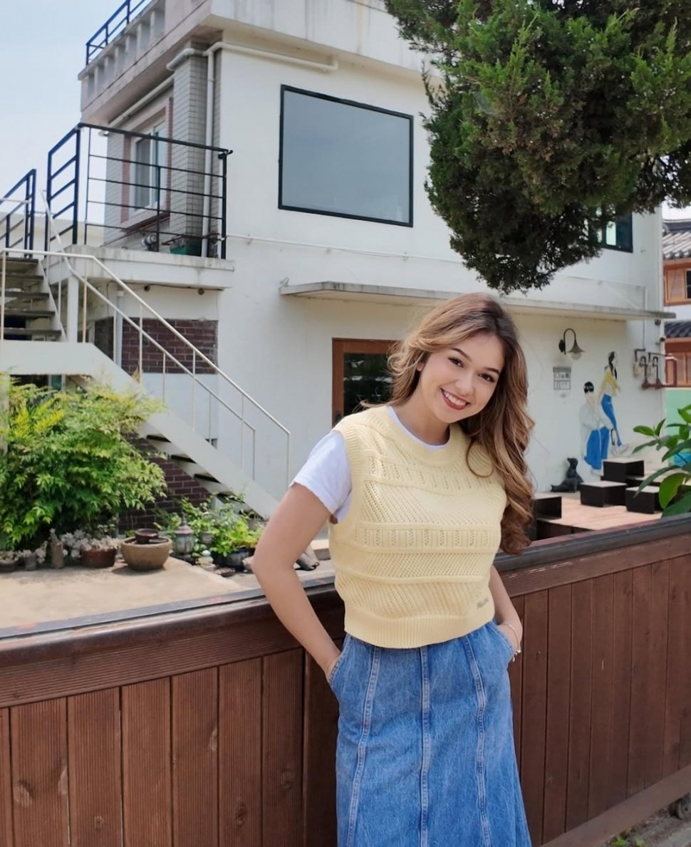 OOTD Rebecca Klopper Pakai Vest. (Instagram)