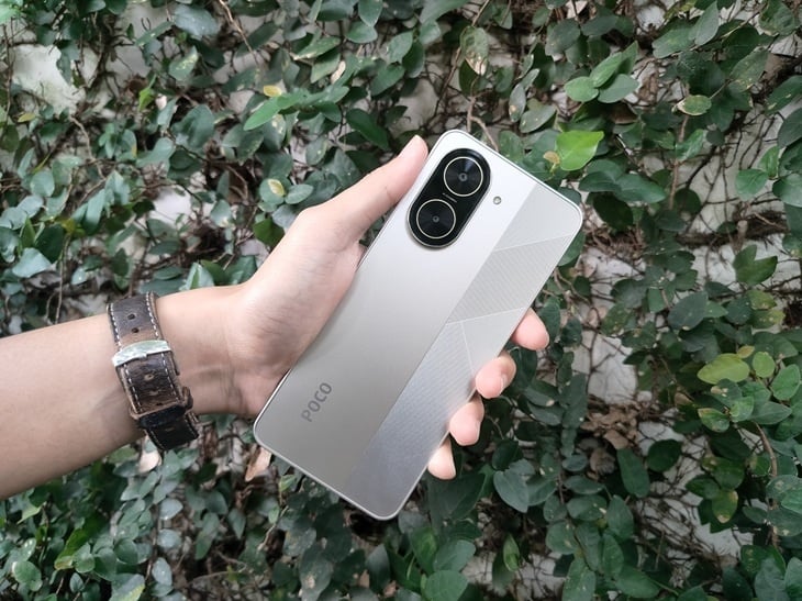 Review POCO C71. (Suara.com/ Rezza Rachmanta)