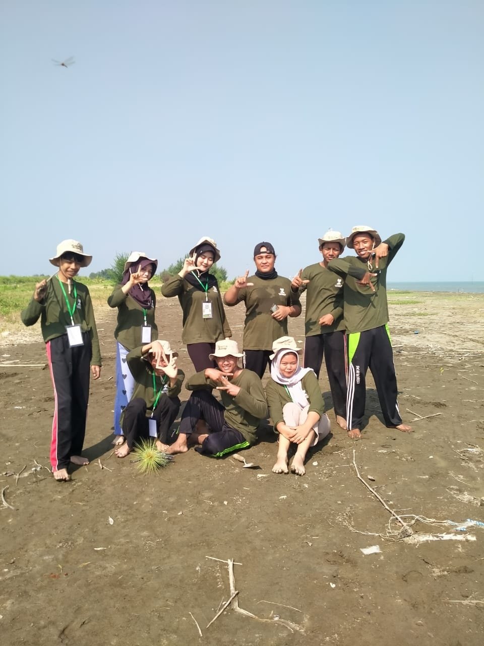 Para peserta kegiatan Mangrove Academy di Desa Pidodo Kulon, Kecamatan Patebon, Kabupaten Kendal, Jawa Tengah.(Dokumentasi warga)
