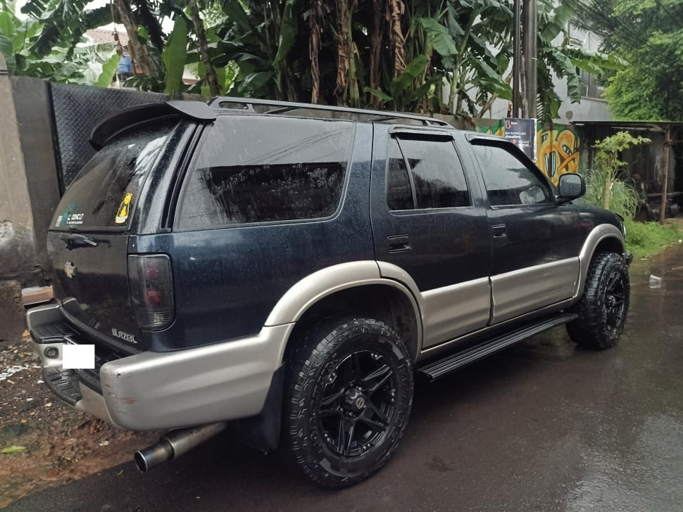 Chevrolet Blazer 2.2L MT 2002. (OLX)
