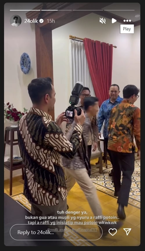 Raffi Ahmad fotokan karyawan dengan Jokowi. (Instagram/@24olik)