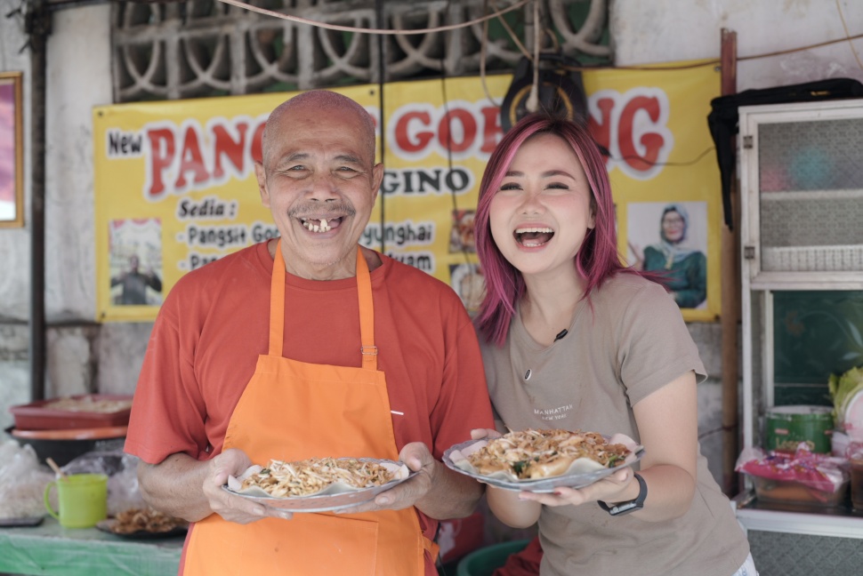 Konten Kreator Gina Angelia di gerai Pangsit Lek Gino. (Dok: Istimewa)