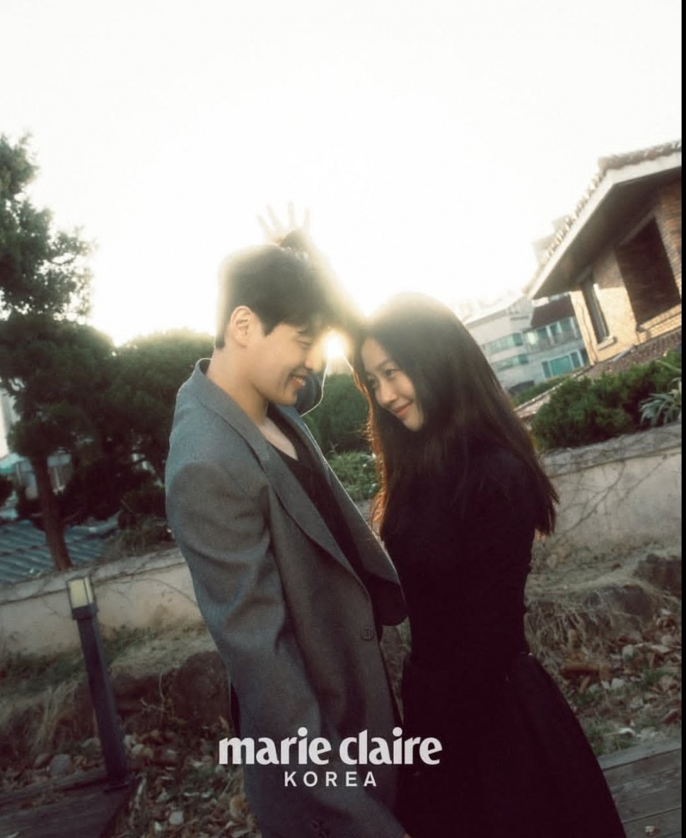 Kang Ha Neul & Go Min Si (Sumber foto: Instagram.com/marieclairekorea)