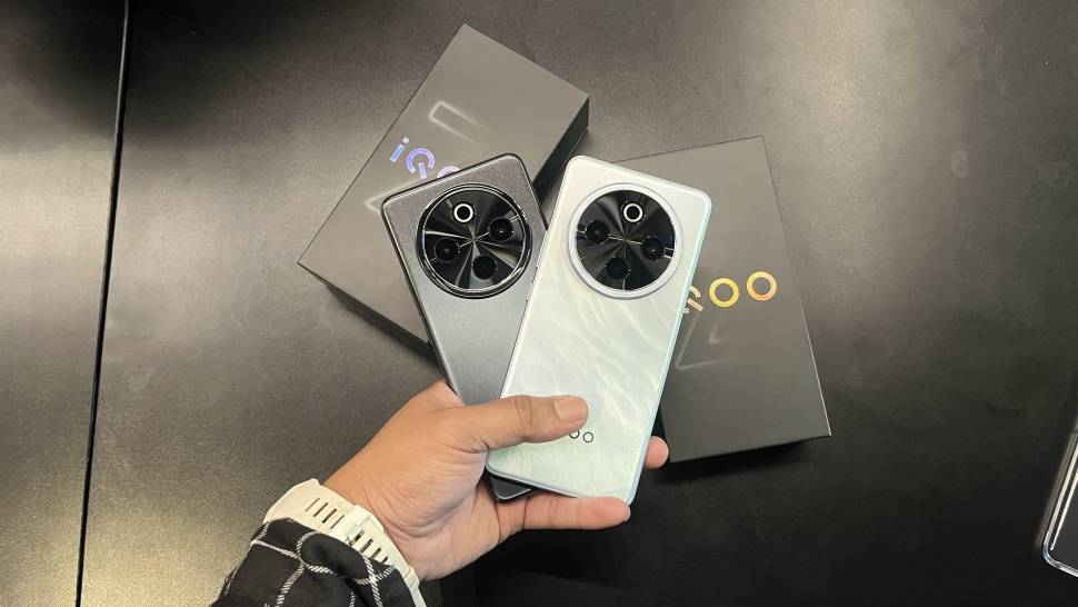 iQOO Z10 yang akan diluncurkan 4 Juni 2025. [Suara.com/Dicky Prastya]