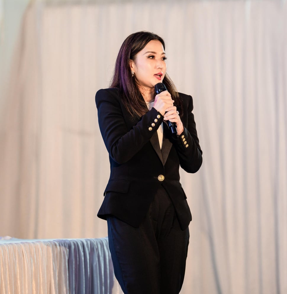 Sherley C Hadipurnomo, Presiden Komisaris PT Dua Putra Utama Makmur Tbk. (DPUM)