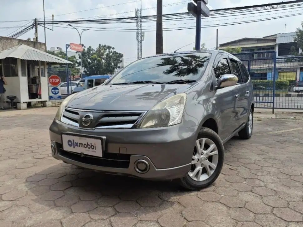 Nissan Grand Livina (2012). (OLX)