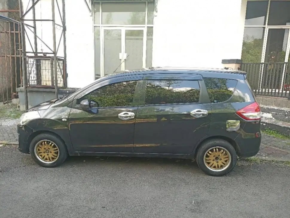 Suzuki Ertiga (2012). (OLX)