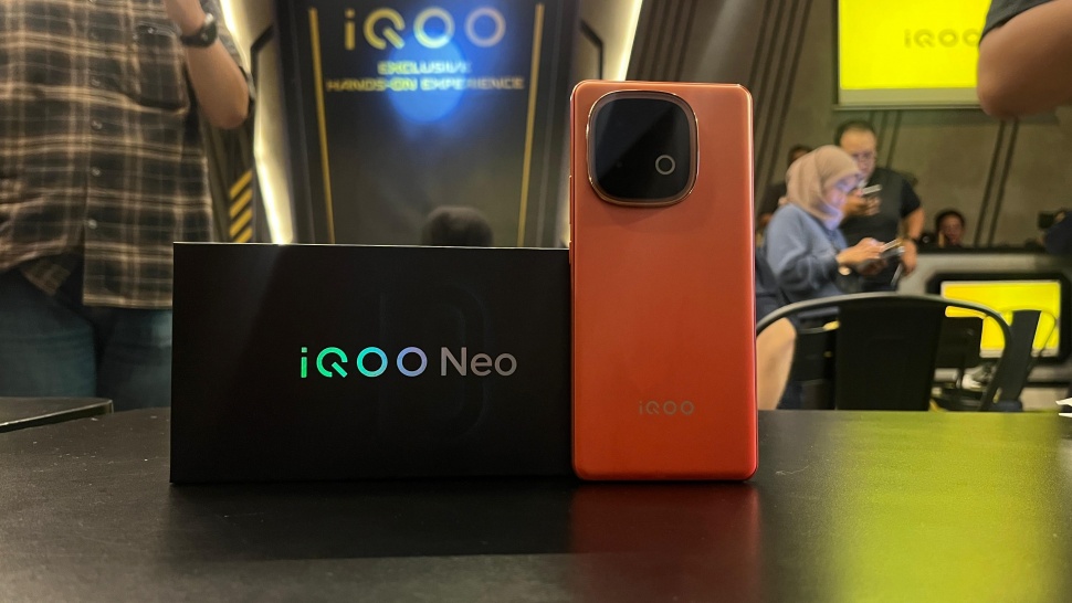 iQOO Neo 10 yang resmi diluncurkan ke Indonesia pada Rabu (4/6/2025). [Suara.com/Dicky Prastya]
