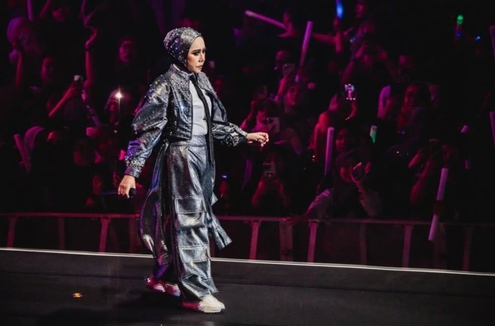 Gaya Glamor Melly Goeslaw di Konser Prom Nite (Instagram.com/melly_goeslaw)