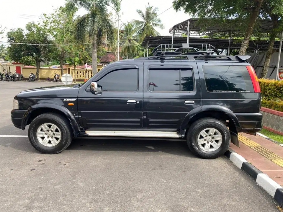 Ford Everest (2005). (OLX)