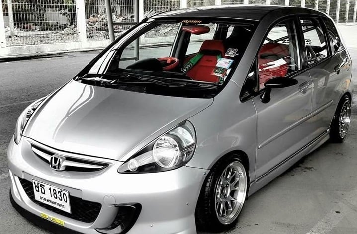 Honda Jazz juga menjadi pilihan masyarakat untuk digunakan pergi berlibur jarak jauh karena performanya juga baik. (Pinterest)