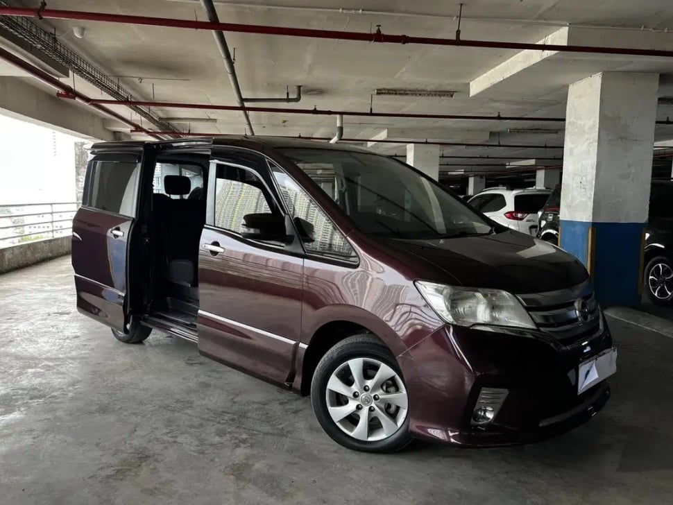 Nissan Serena (2013). (OLX)
