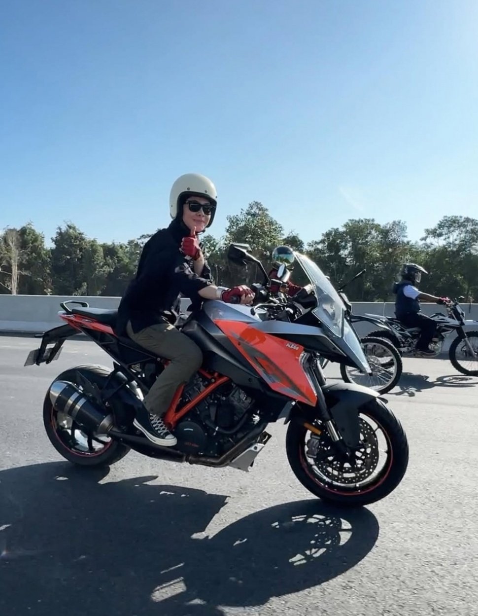 OOTD Motoran Dian Ayu Lestari. (Instagram.com/dianayulestari)