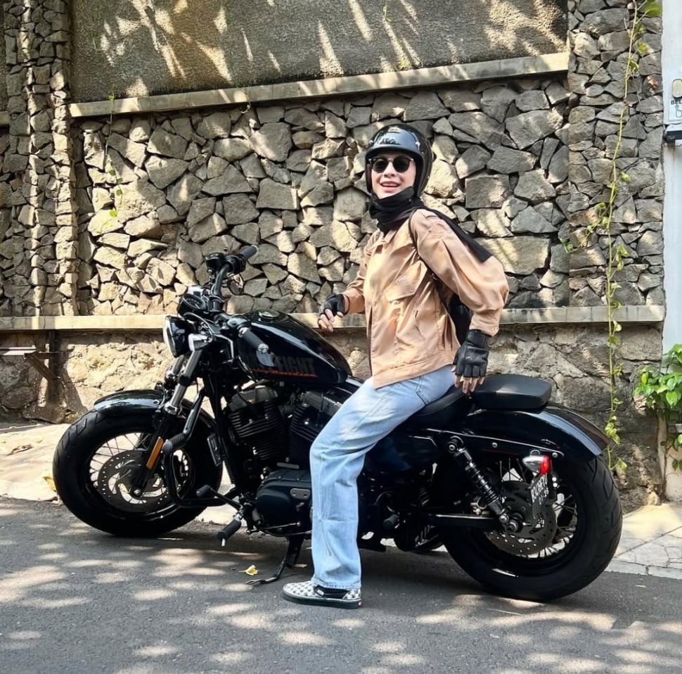 OOTD Motoran Dian Ayu Lestari. (Instagram.com/dianayulestari)
