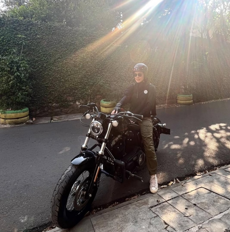 OOTD Motoran Dian Ayu Lestari. (Instagram.com/dianayulestari)