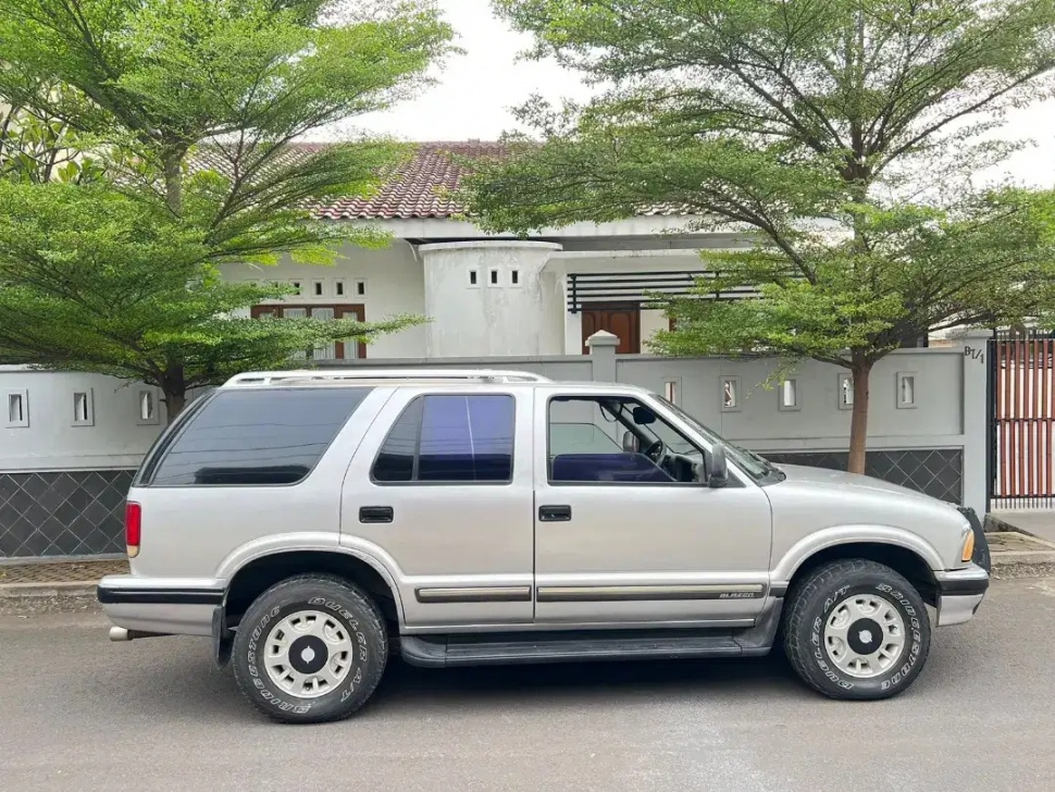 Opel Blazer (1997). (OLX)