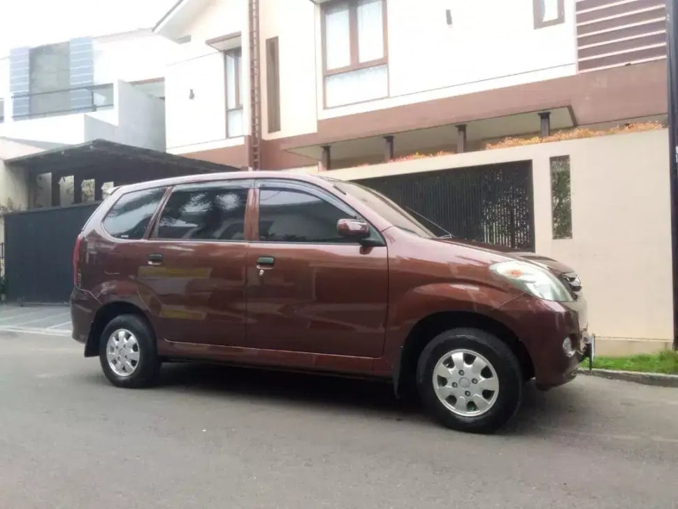 Daihatsu Xenia (2004). (OLX)