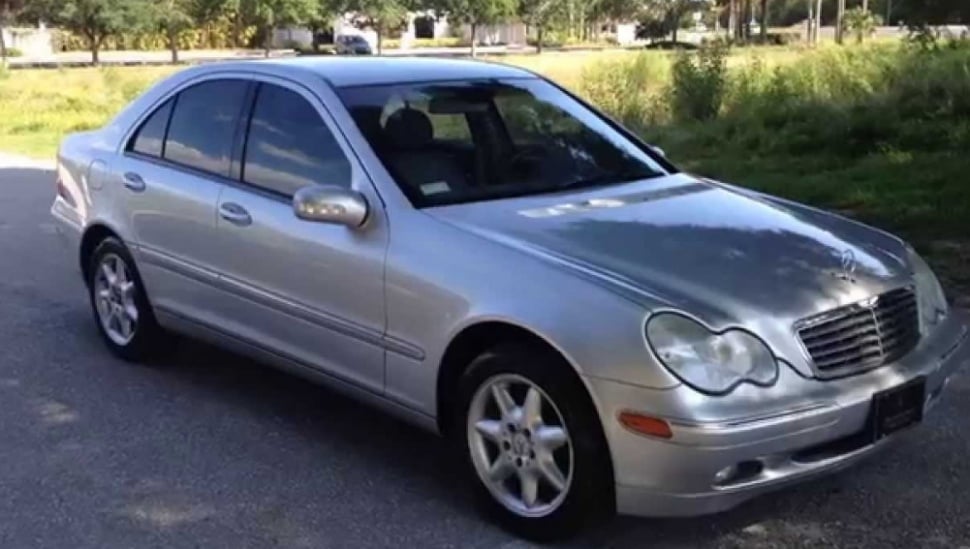 Mercedes-Benz C240 2003. (YouTube)