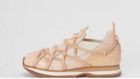sepatu merek Hender Scheme