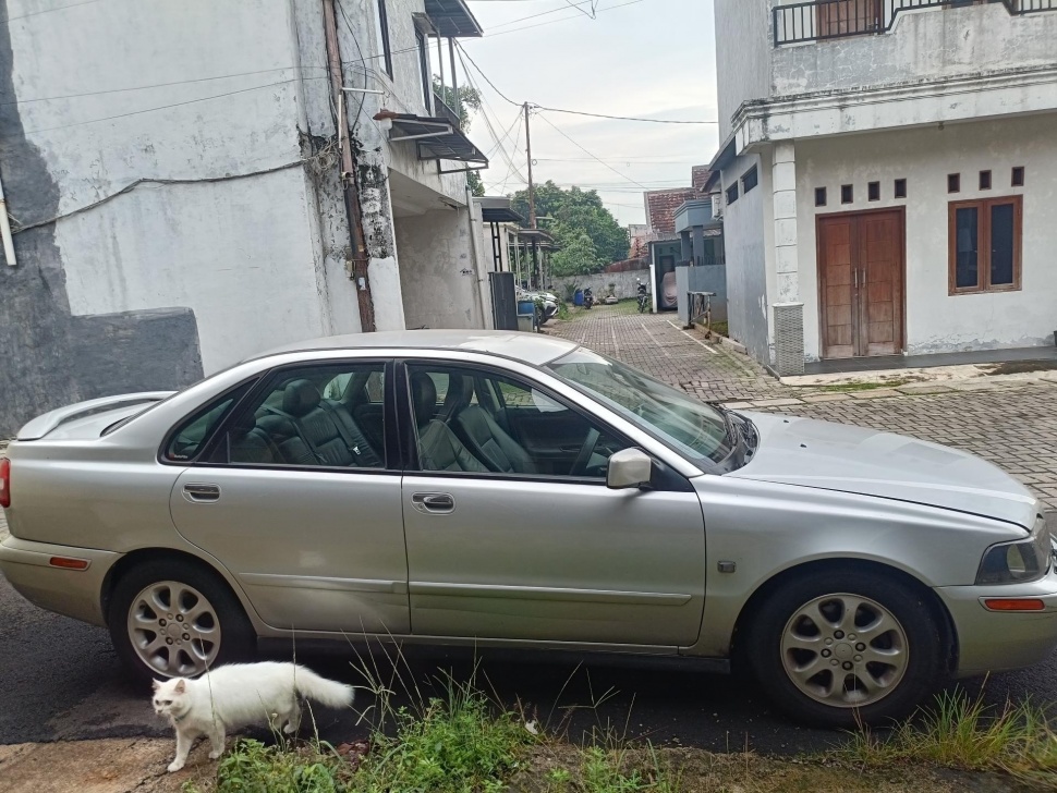 Volvo S40 (2005). (OLX)