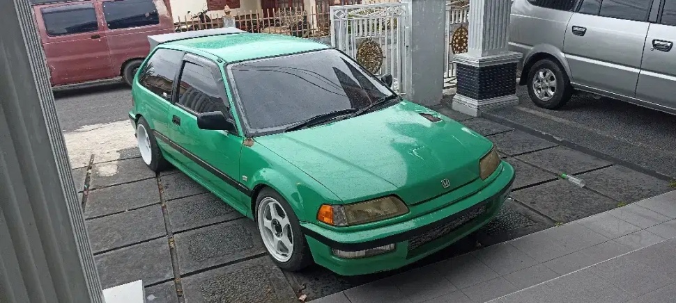 Honda Civic (1990). (OLX)
