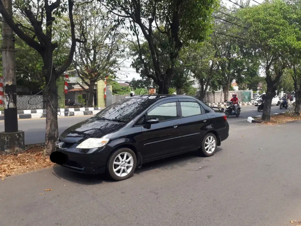Honda City (2004). (OLX)