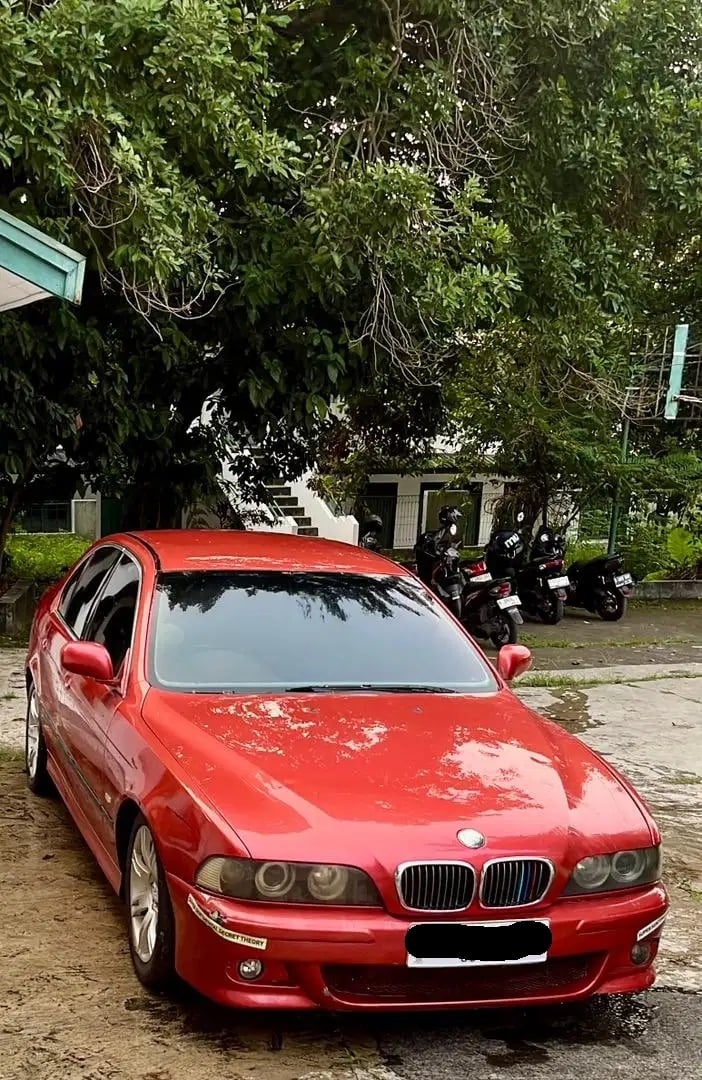 BMW 528i (1997). (OLX)