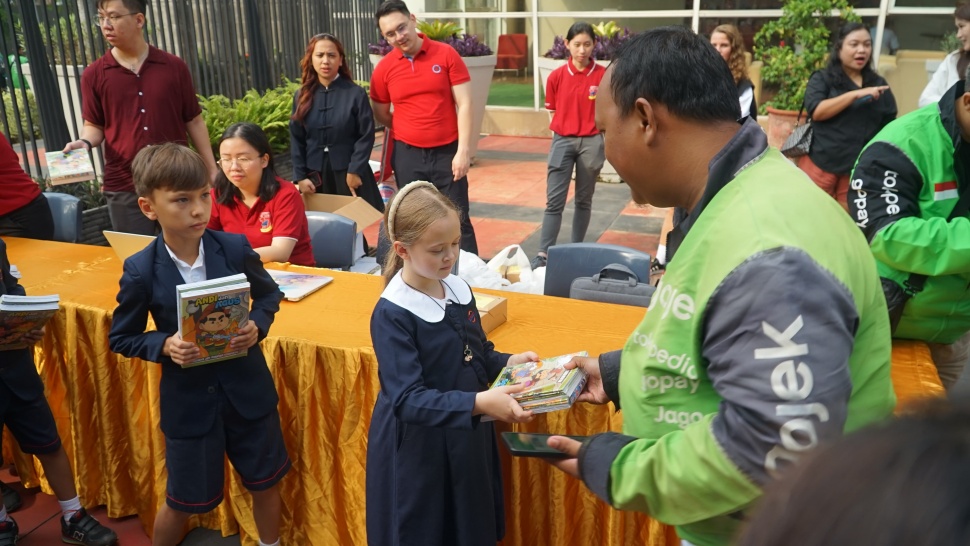 Donasi Buku untuk mitra driver ojol. (Dok. Istimewa)
