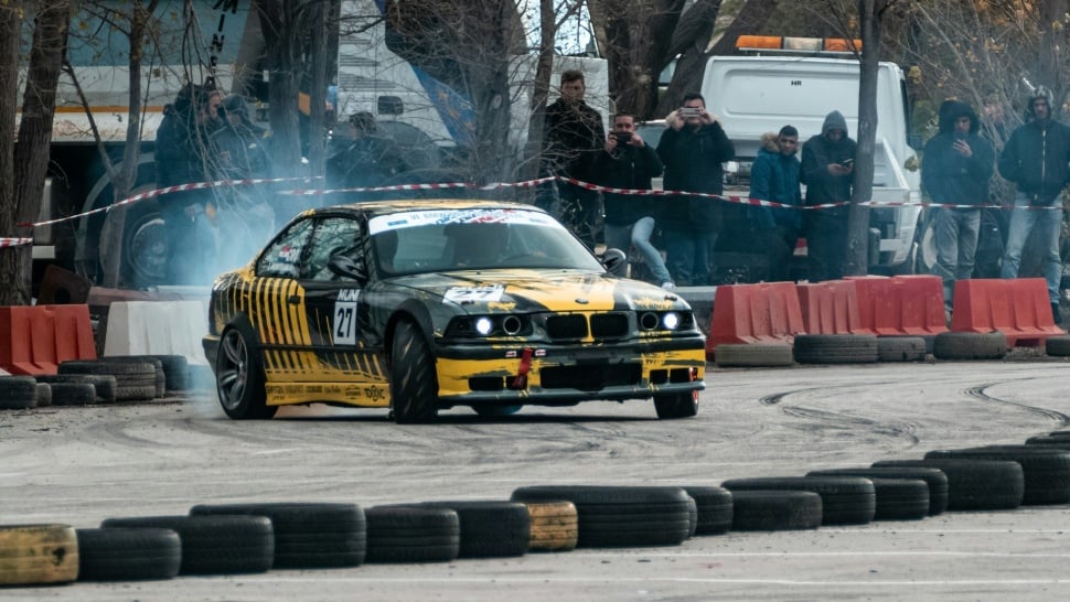 rekomendasi mobil bekas murah cocok buat drift, BMW (unplash/Toni G)