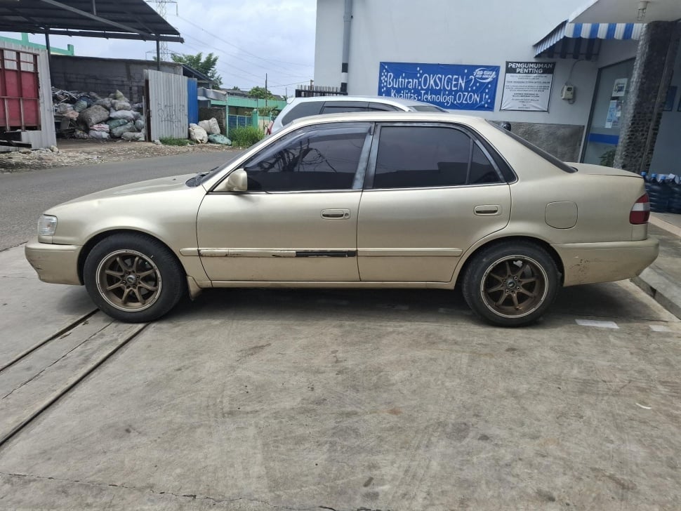 Toyota Corolla (1999). (OLX)